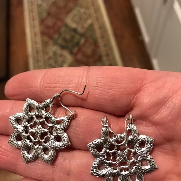 Bohemian dainty mandala wire dangle earrings - Picture 4 of 7